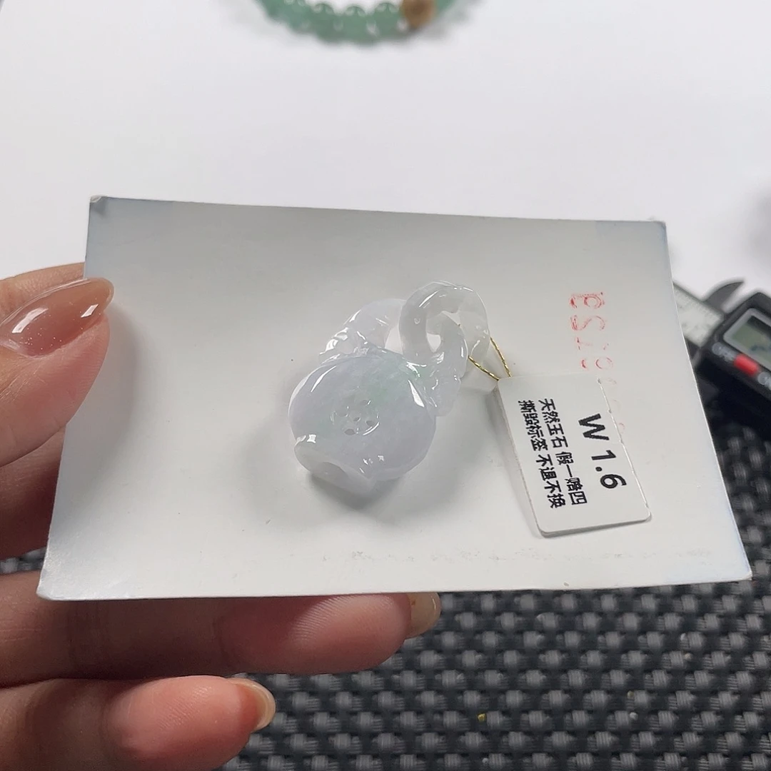 翡翠未镶嵌颈饰把把胡