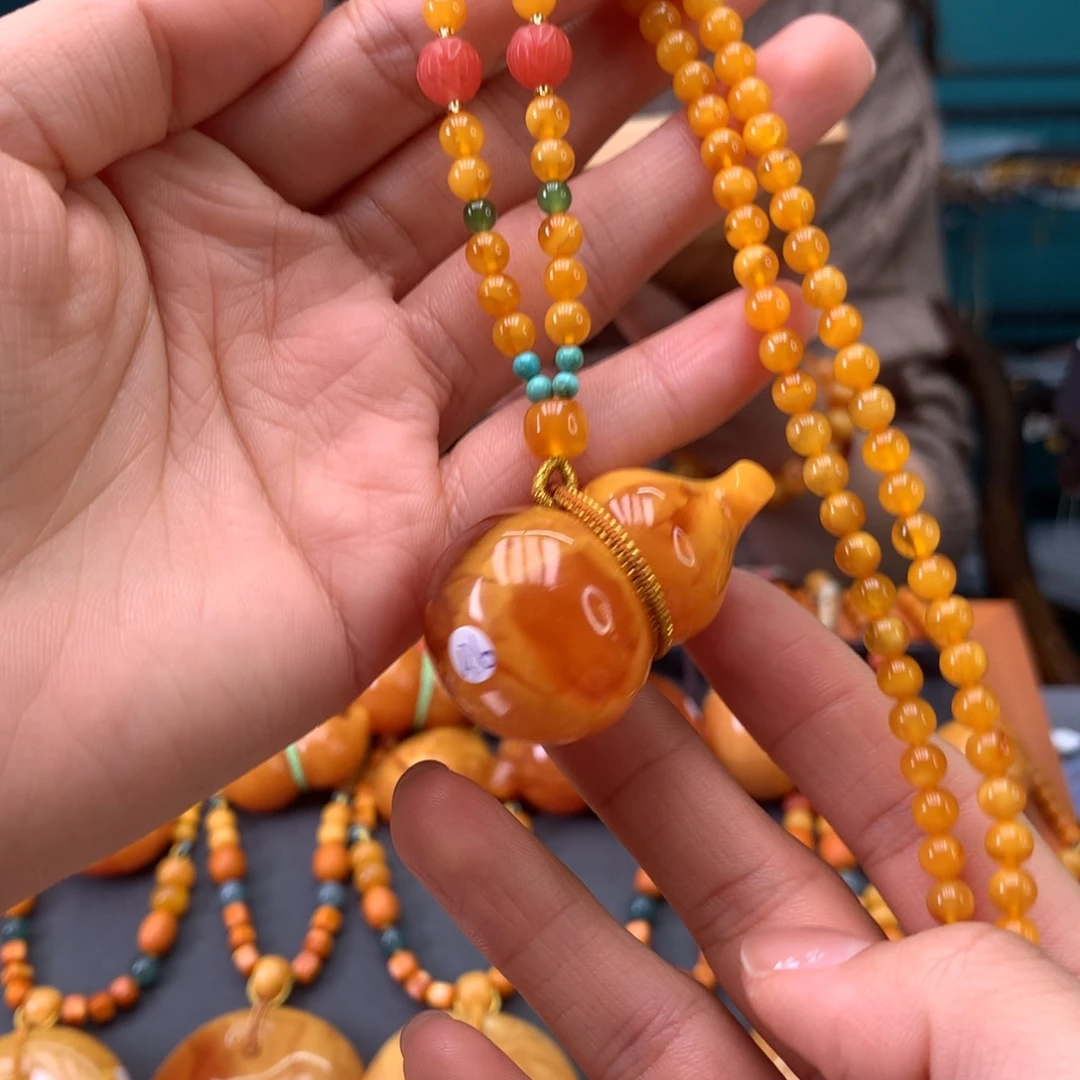 蜜蜡未镶嵌颈饰葫芦