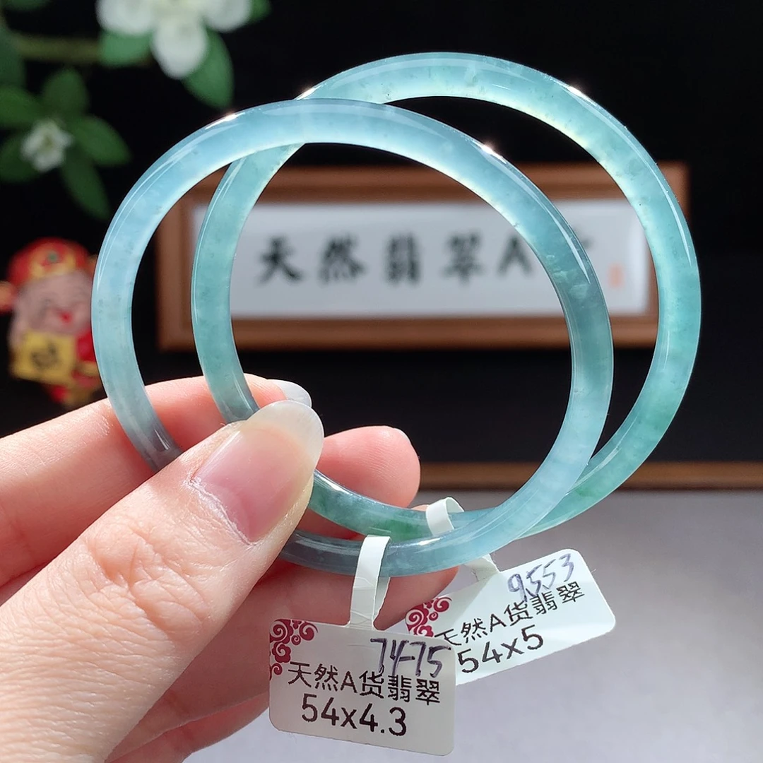 未镶嵌手镯（圆镯）翡翠