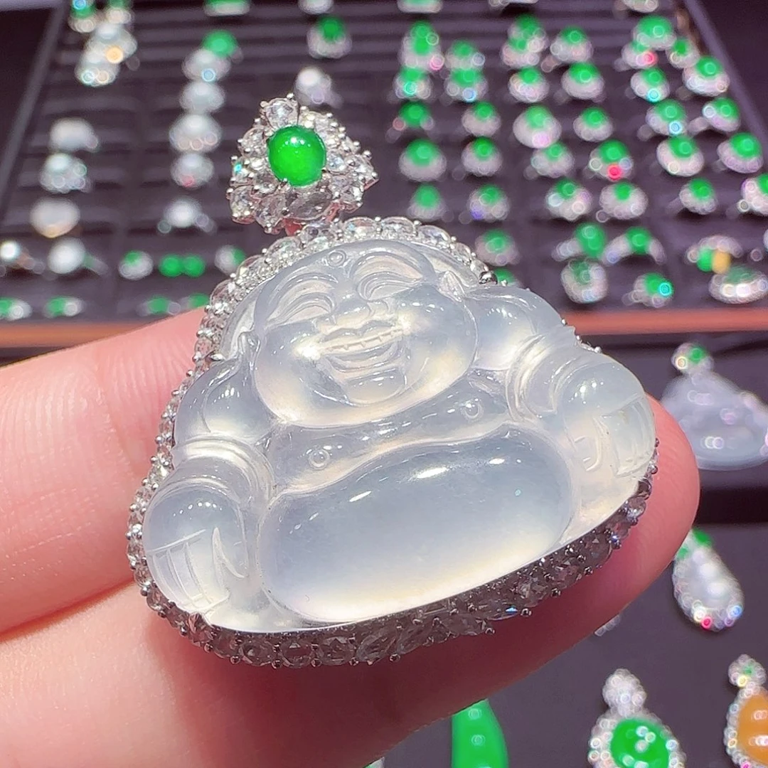 翡翠18K金镶嵌颈饰吊坠