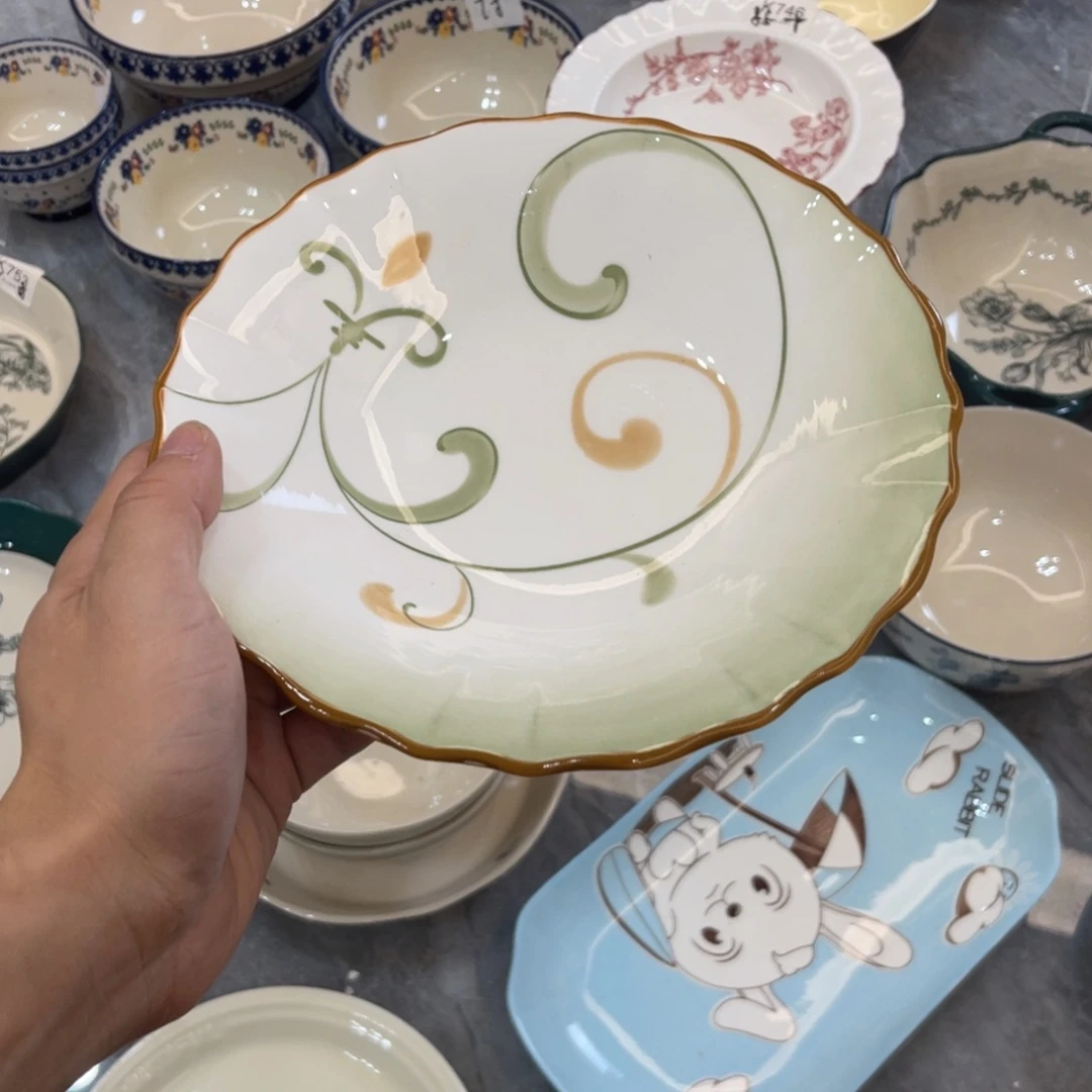 陶瓷微瑕餐具介意勿拍，满18飞！