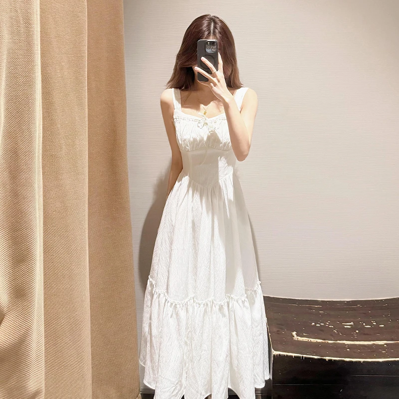 2025春季新款小个子白色吊带连衣裙子女夏季海边度假法式掐腰长裙