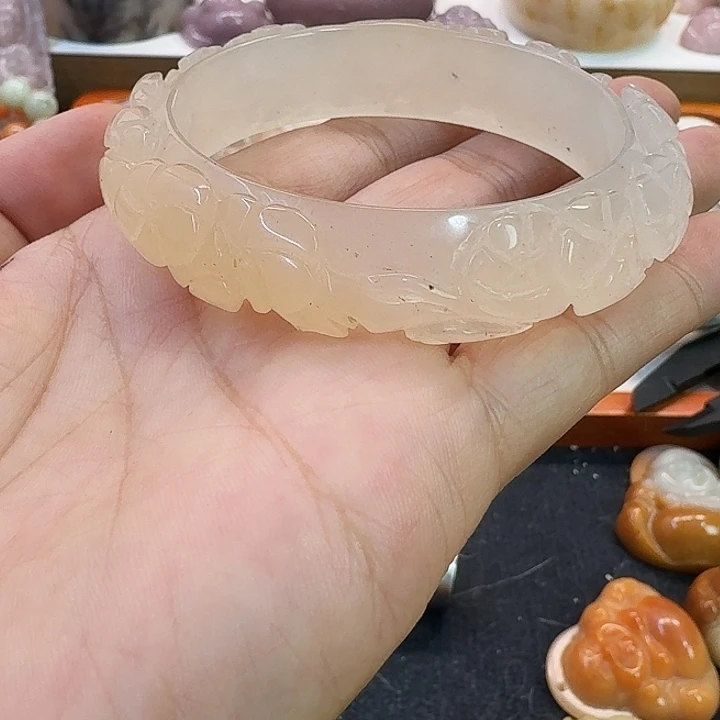 石英岩玉未镶嵌手镯
