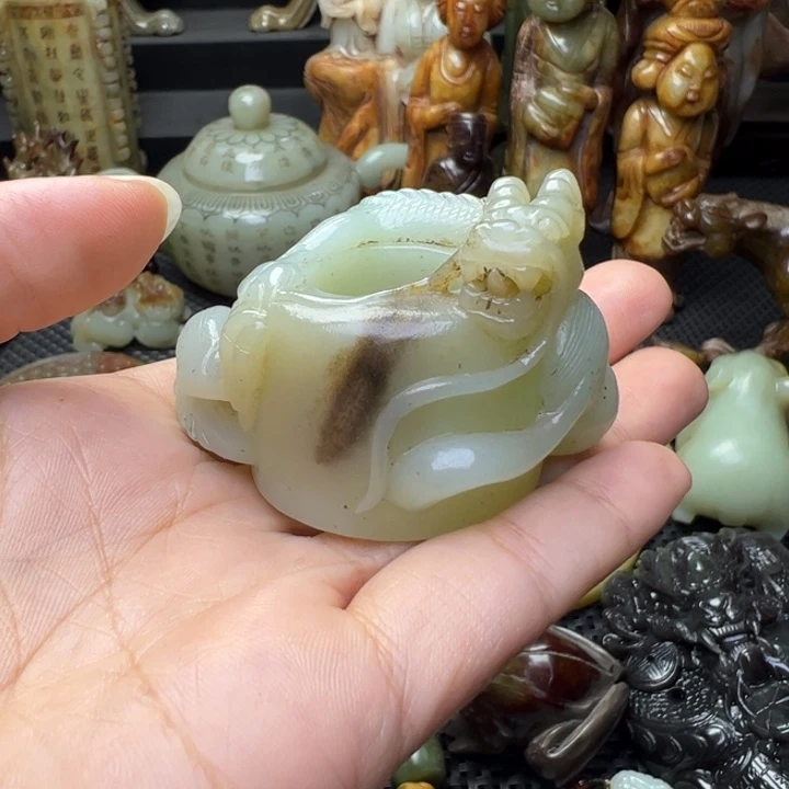 好***音和田玉未镶嵌颈饰