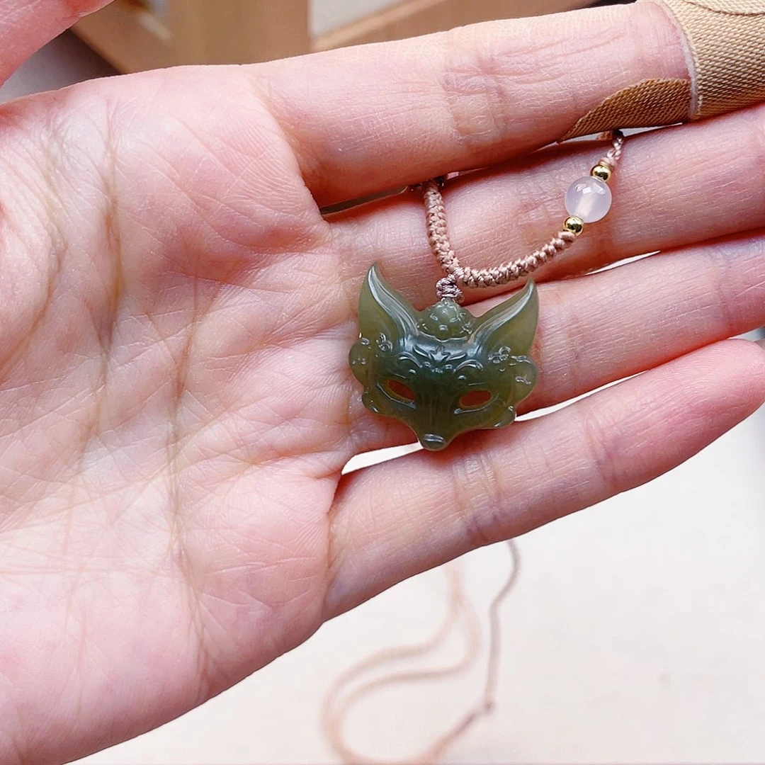 和田玉未镶嵌吊坠(赠链)