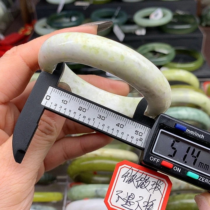 蛇纹石玉手镯未镶嵌356