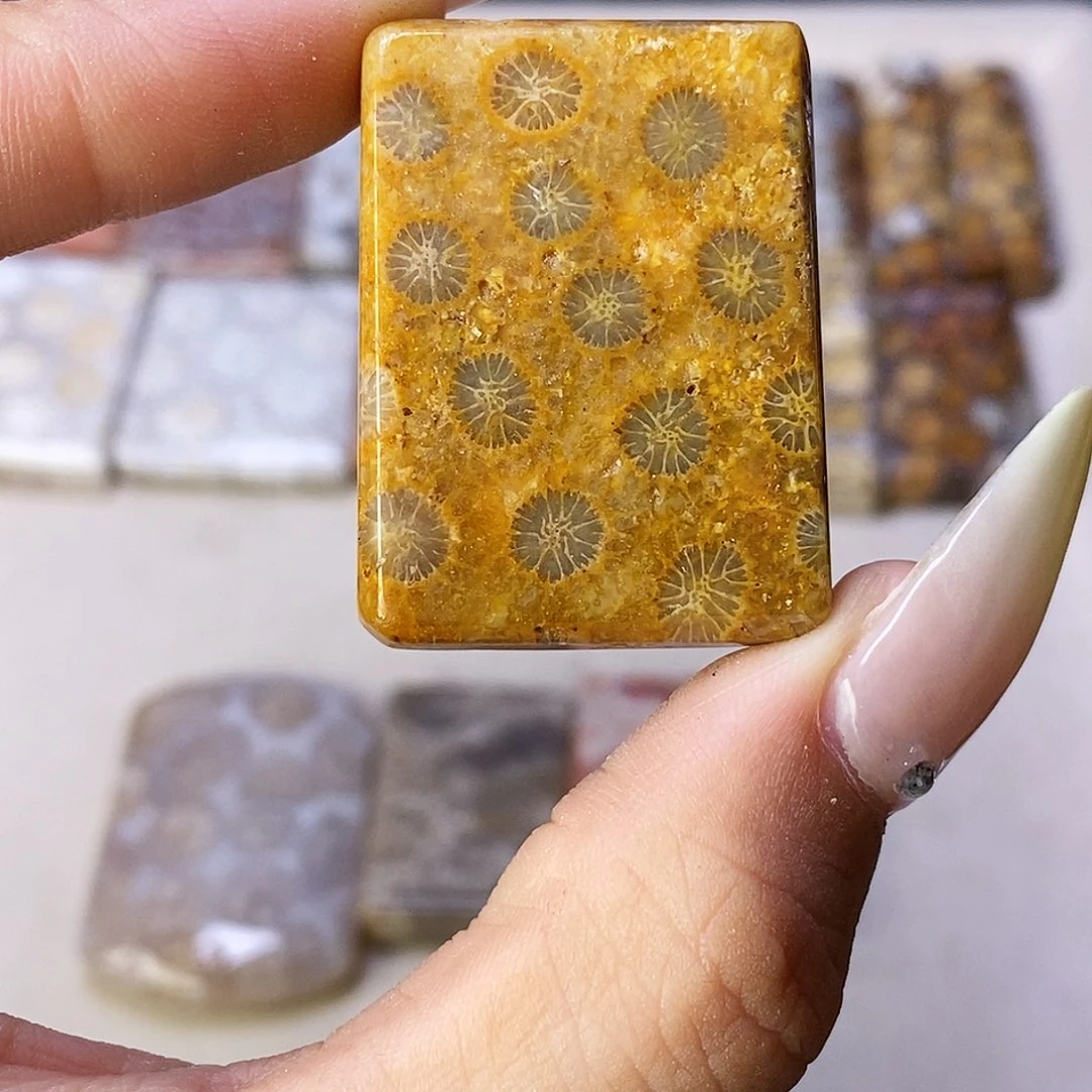 查罗石合金颈饰米*多