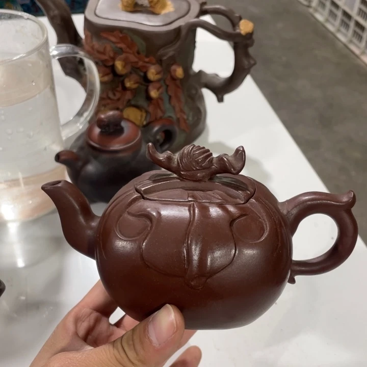 紫砂茶壶云老厂紫砂壶一件。