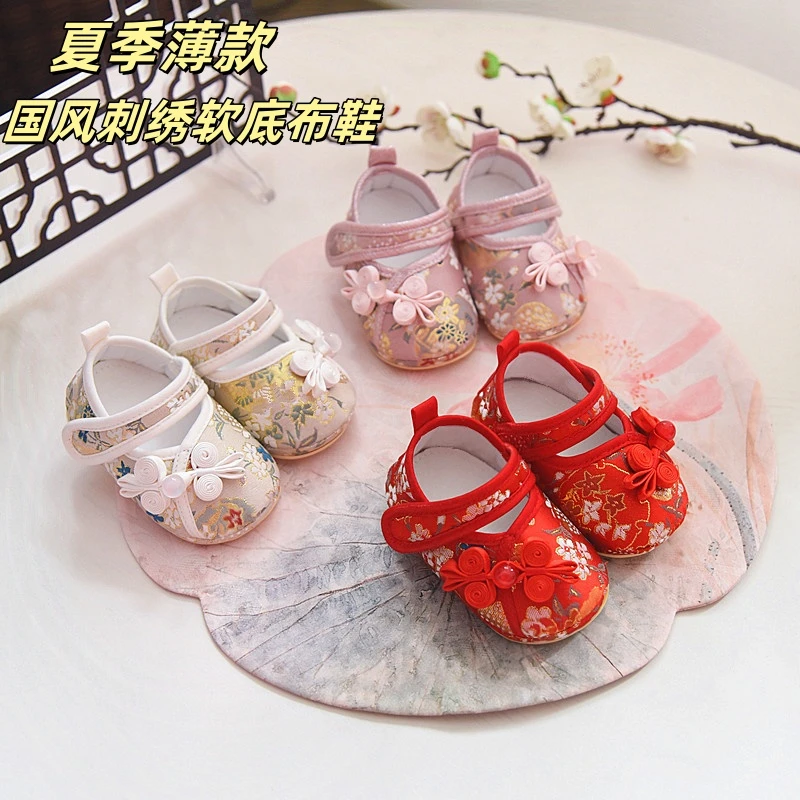 春秋女宝宝步前鞋婴儿软底学步鞋国风刺绣单鞋百天周岁秋冬加绒鞋