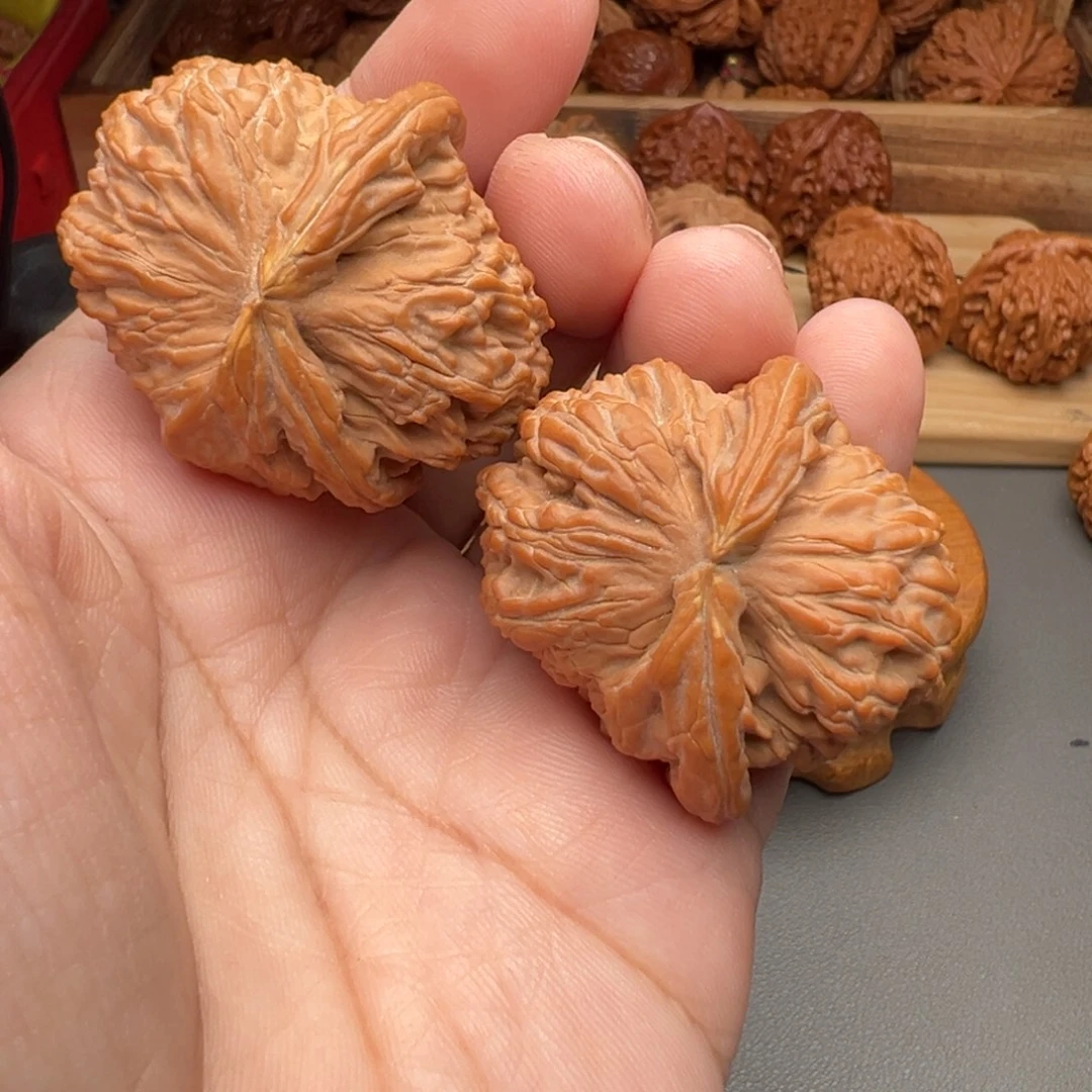 大***号文玩核桃把件白狮子