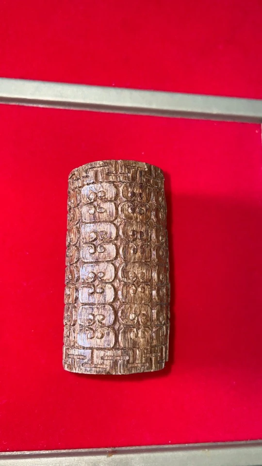 沉香吊坠镶嵌雕刻设计天珠