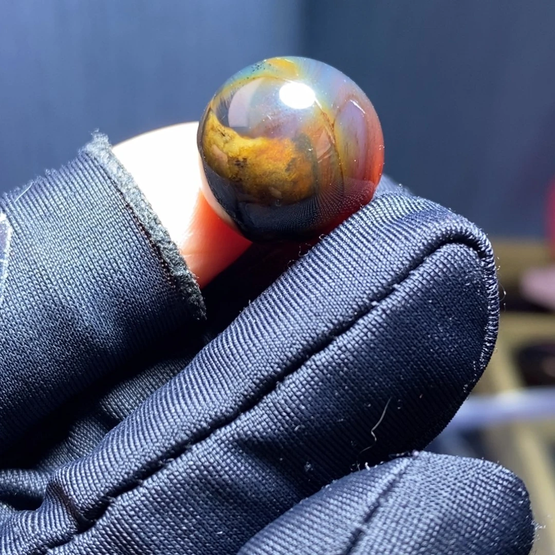 琥珀未镶嵌裸石……