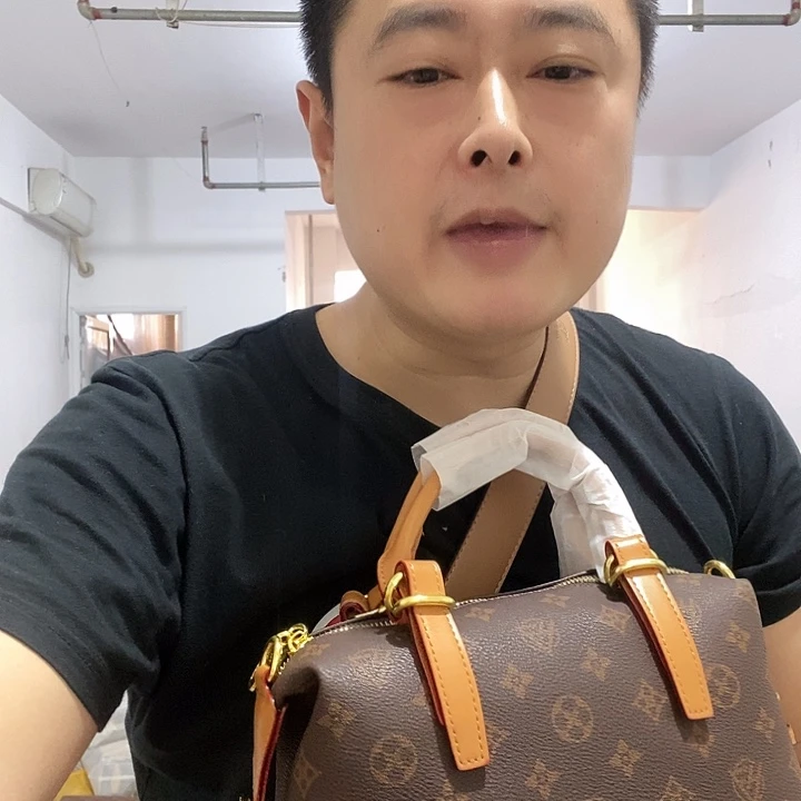 黄牛皮（革）鳄鱼皮（革）犏牛皮（革）