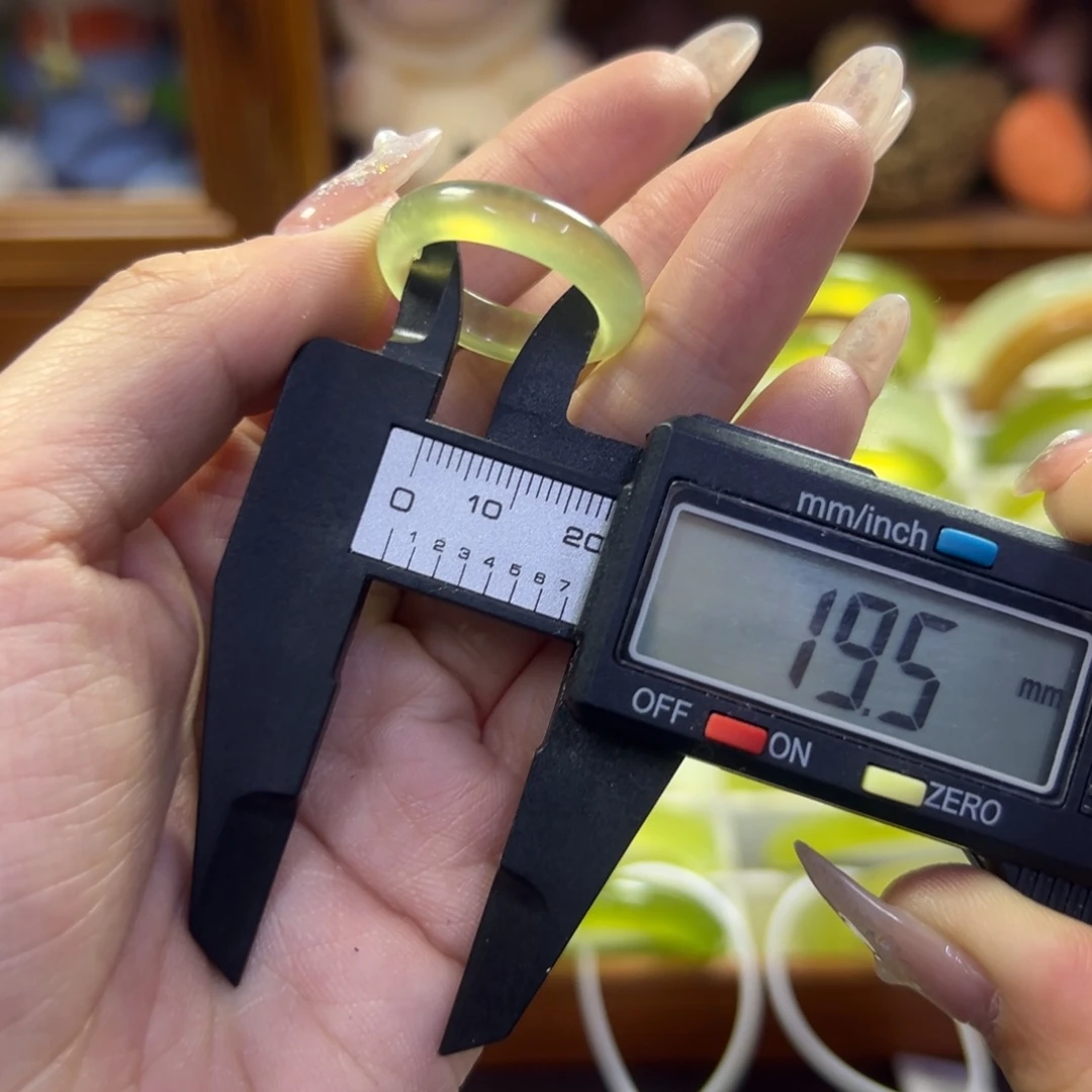 蛇纹石玉未镶嵌手镯2