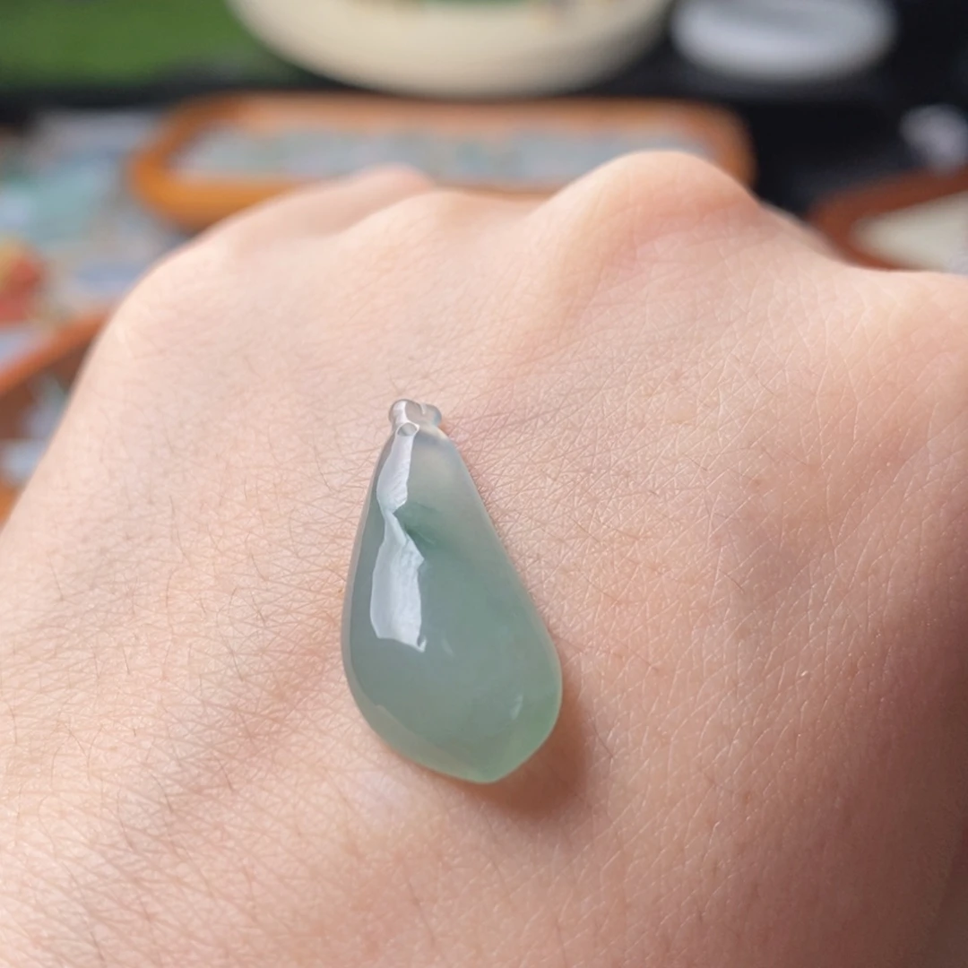 翡翠挂件未镶嵌翡翠