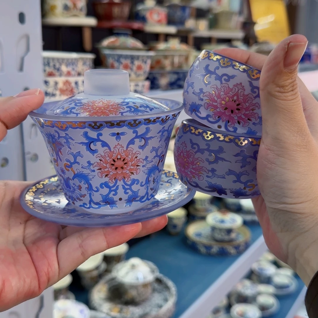 瓷片盖碗很精致很好看