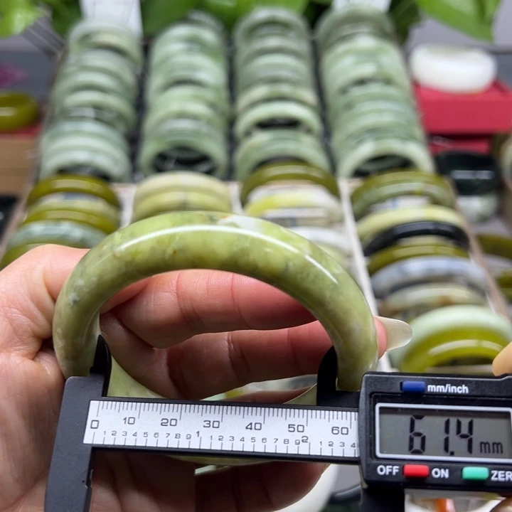 蛇纹石玉未镶嵌手镯68