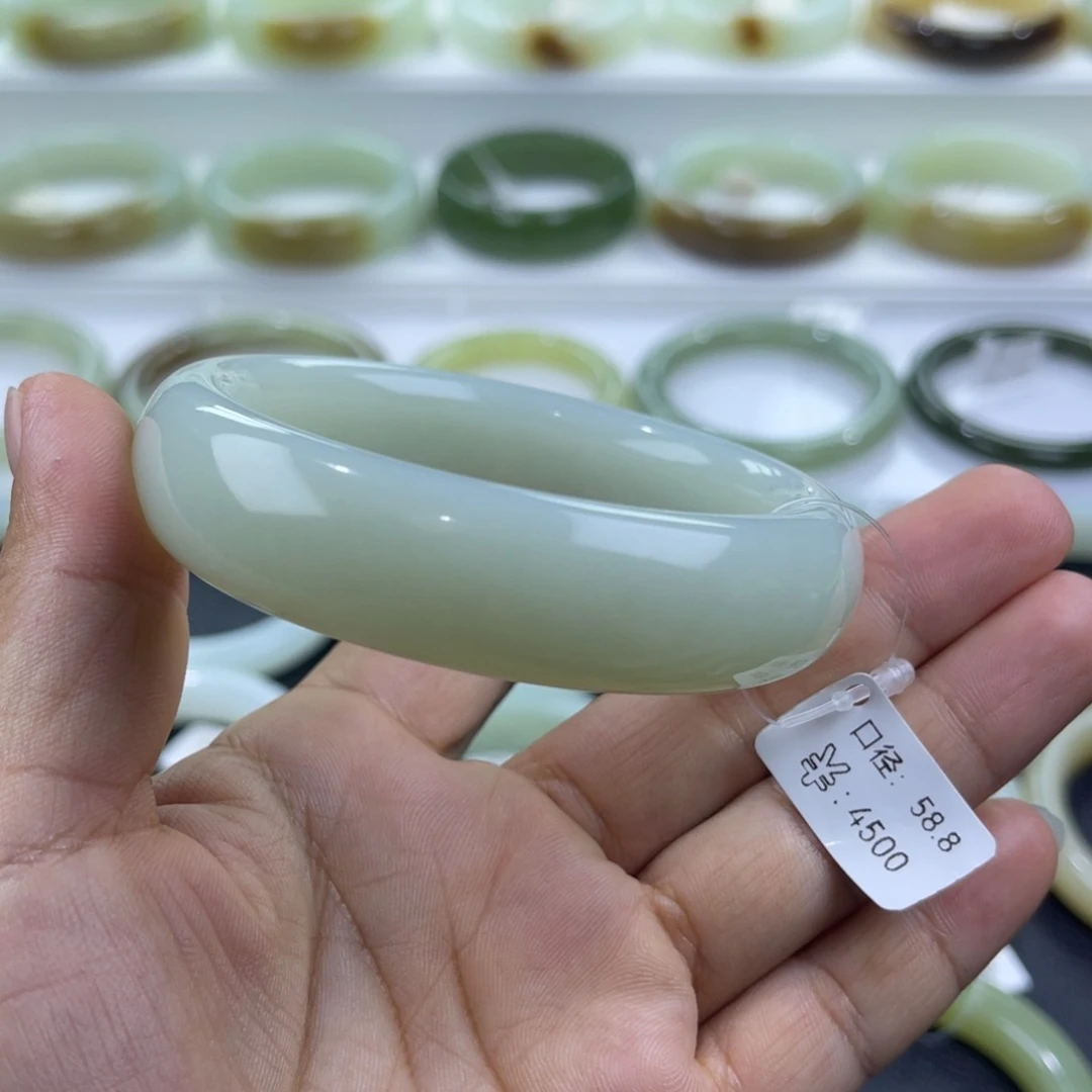 和田玉未镶嵌手镯