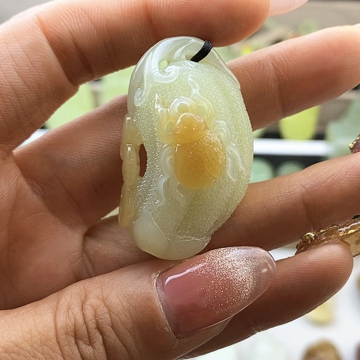 和田玉未镶嵌颈饰且末带糖富甲天下精美挂件