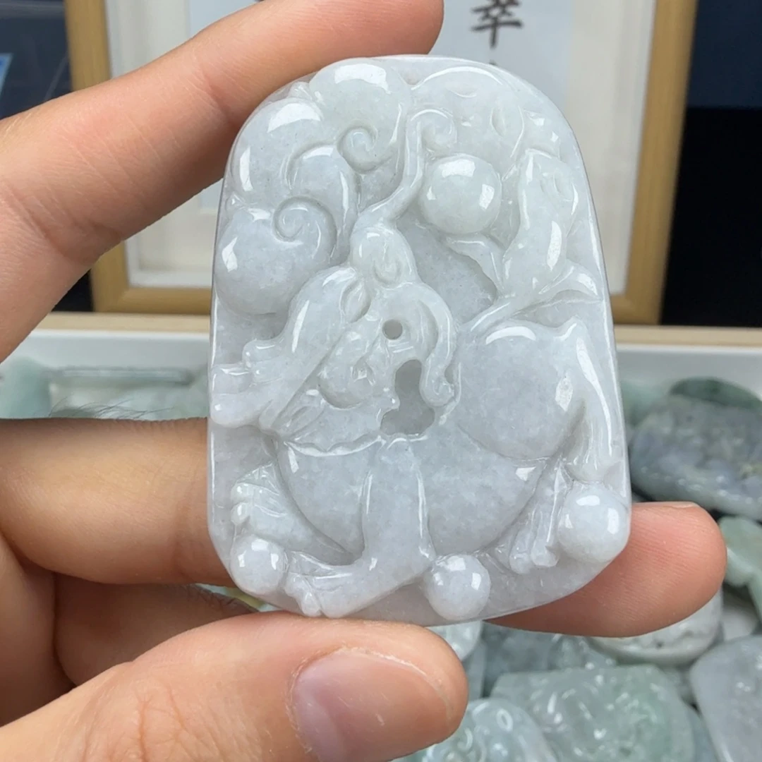 翡翠挂件未镶嵌翡翠