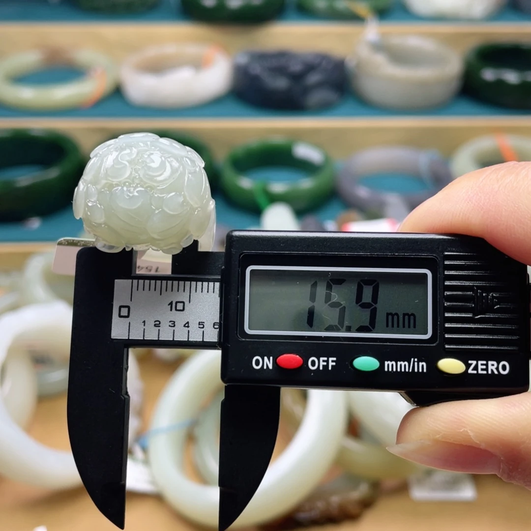 未镶嵌戒指和田玉