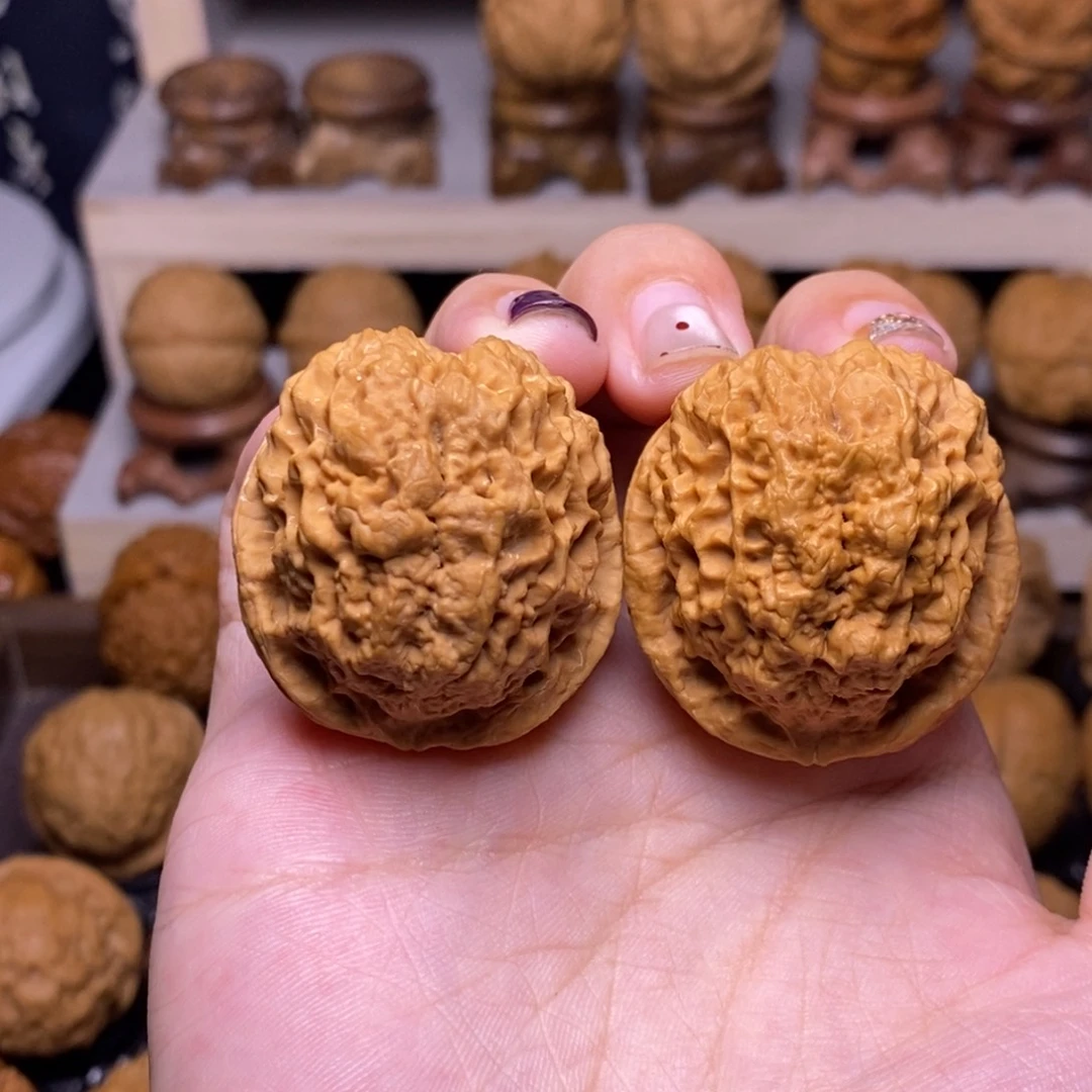 把件文玩核桃Z麒麟纹绣球56……………