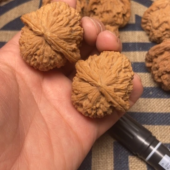 吊坠文玩核桃三角白