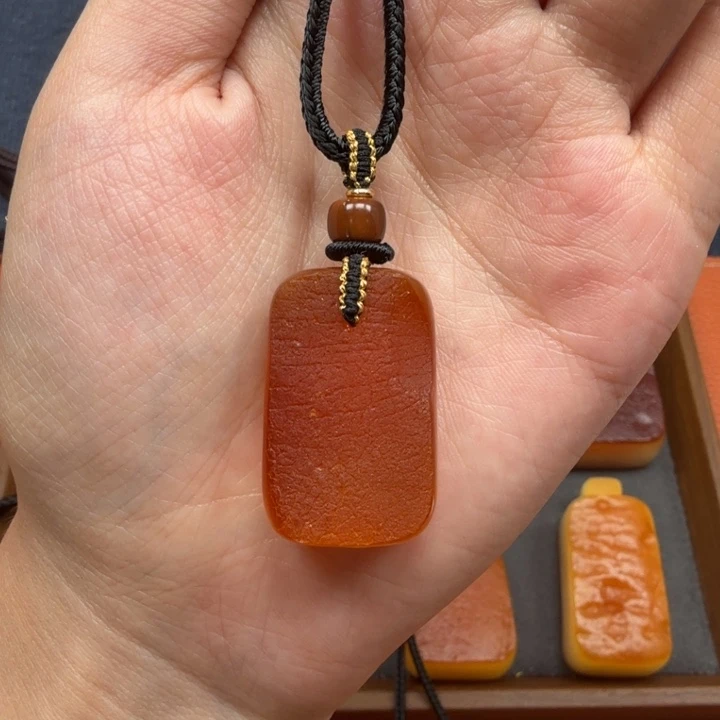 蜜蜡未镶嵌吊坠(赠链)