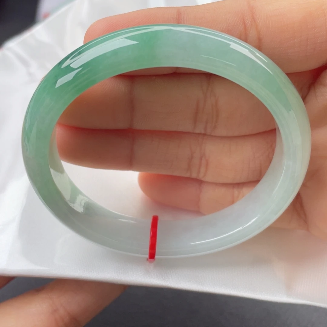 翡翠手镯（贵妃镯）未镶嵌