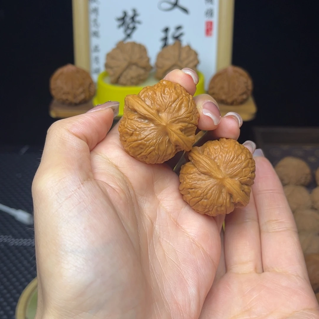 文玩核桃吊坠乾隆磨37打底微微修