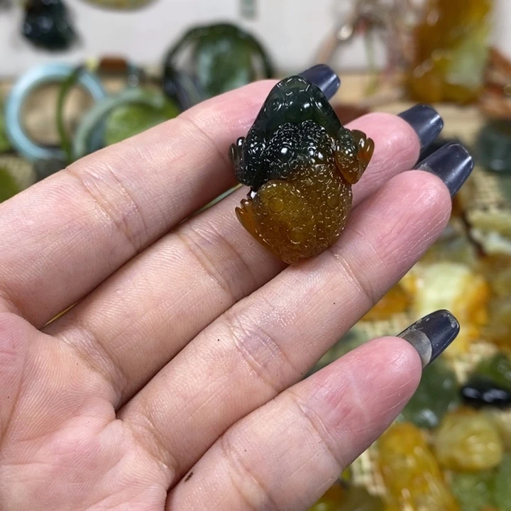 未镶嵌蛇纹石玉吊坠