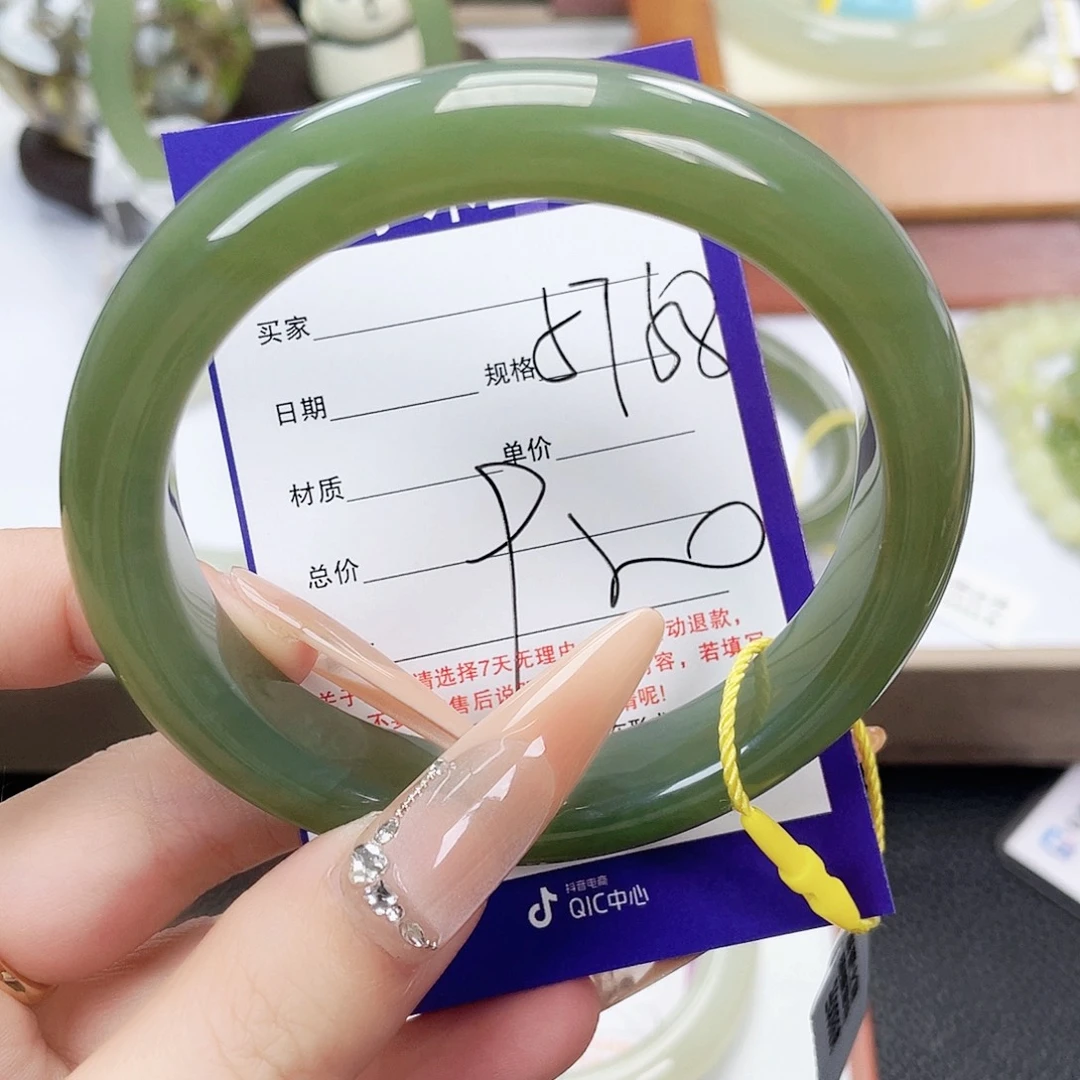 和田玉未镶嵌手镯