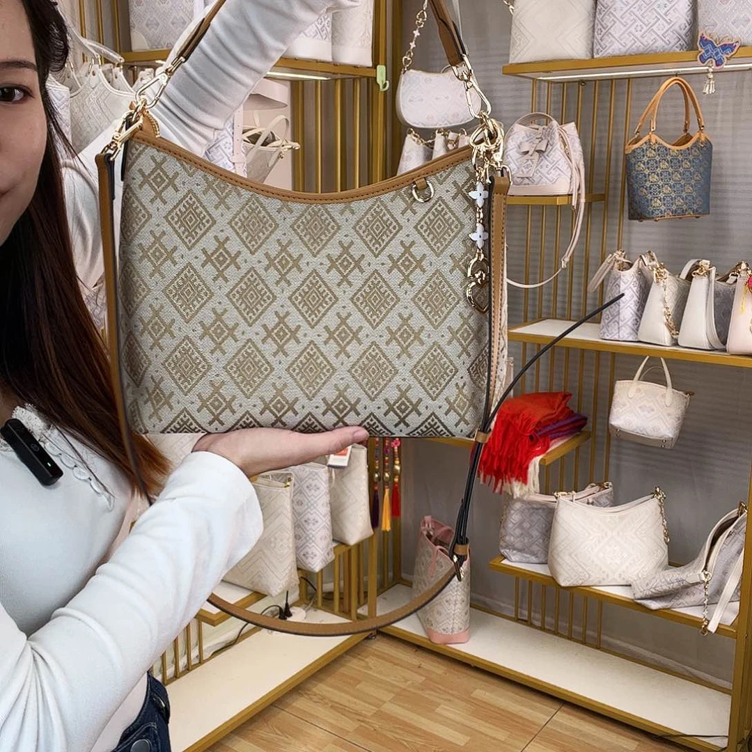 蚕丝非遗腋下斜挎女包