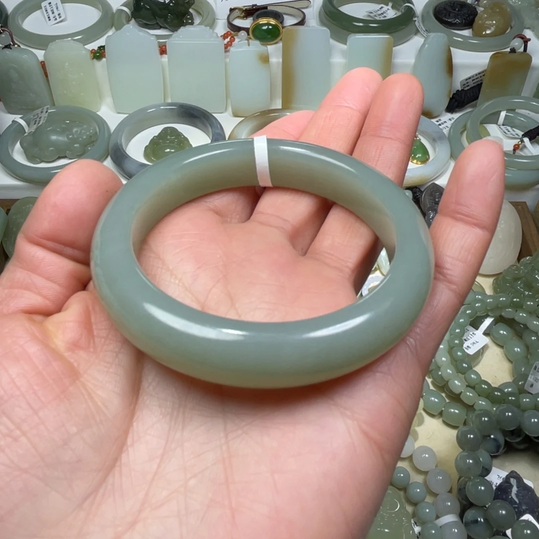 就***摆和田玉未镶嵌颈饰54圈口