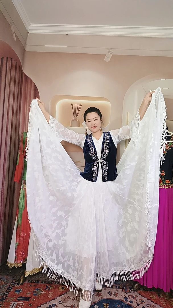 新疆民族钉珠丝绒马甲