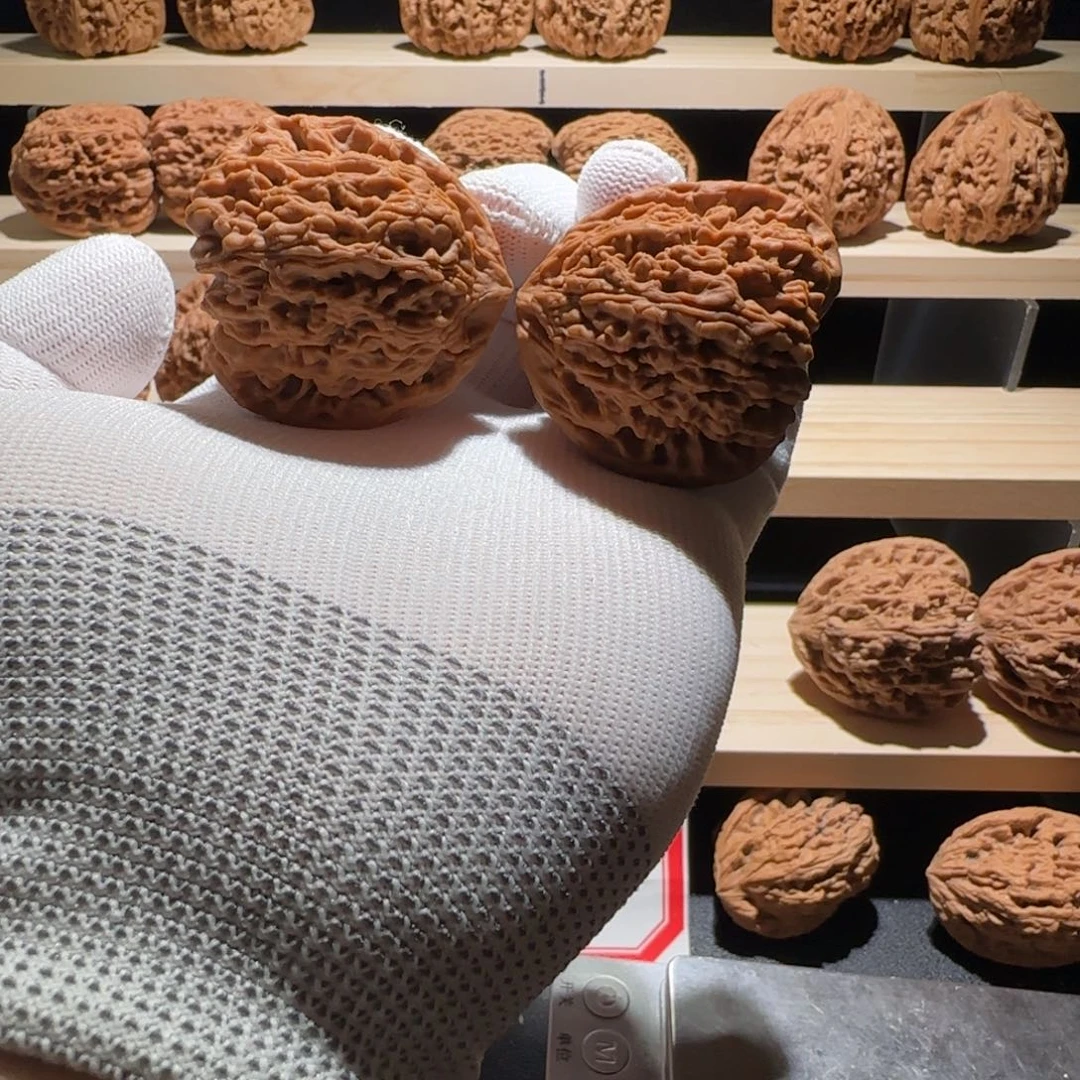 不***争文玩核桃吊坠44蝴蝶