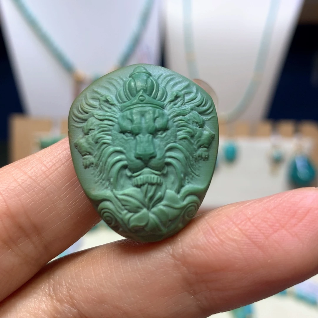 绿松石未镶嵌狮子牌