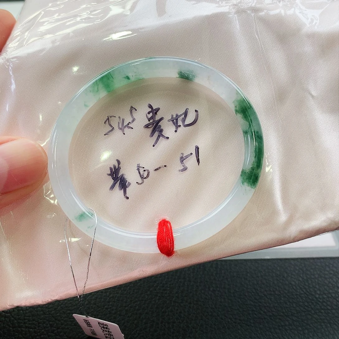未镶嵌手镯翡翠半**?天然翡翠手镯