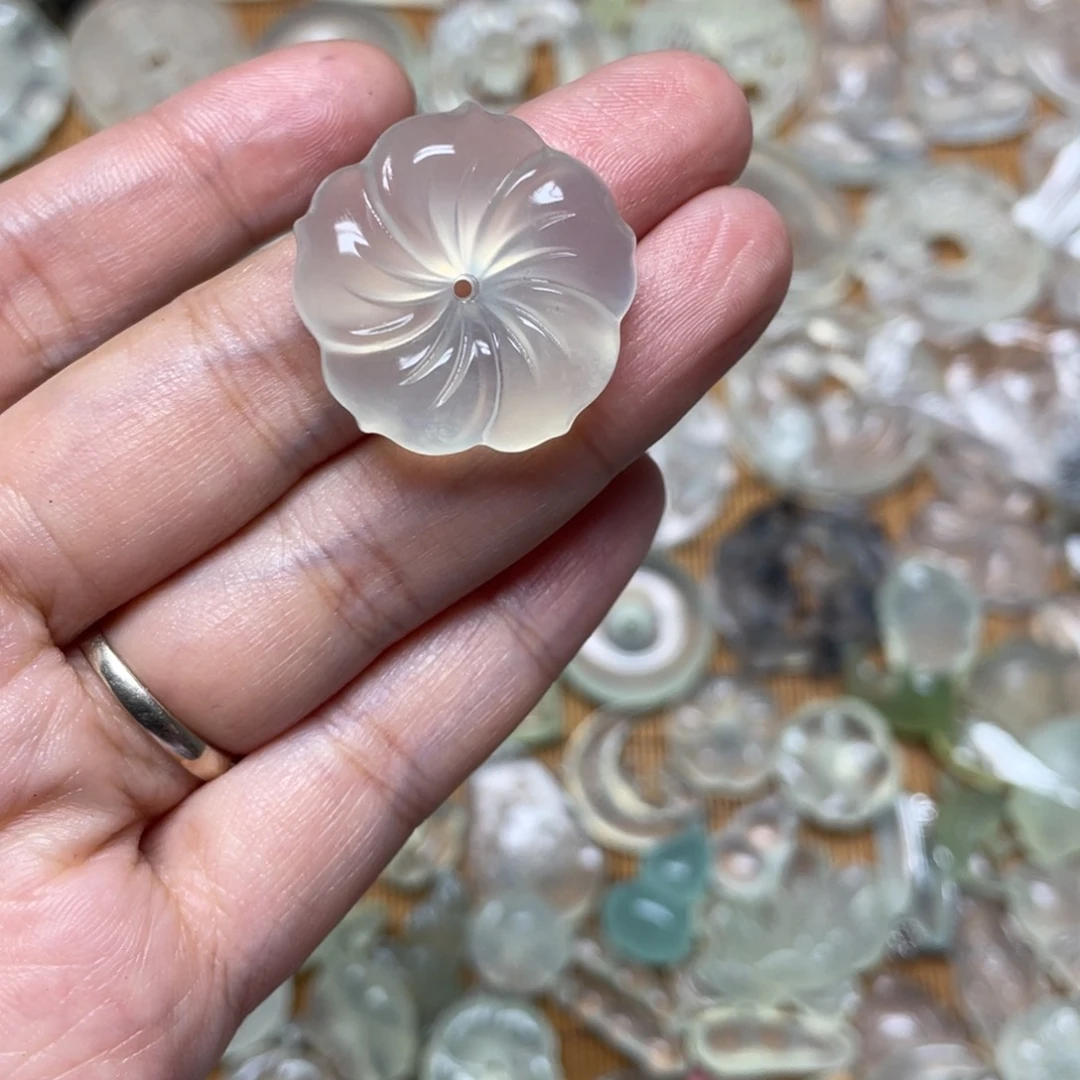 未镶嵌蛇纹石玉颈饰良