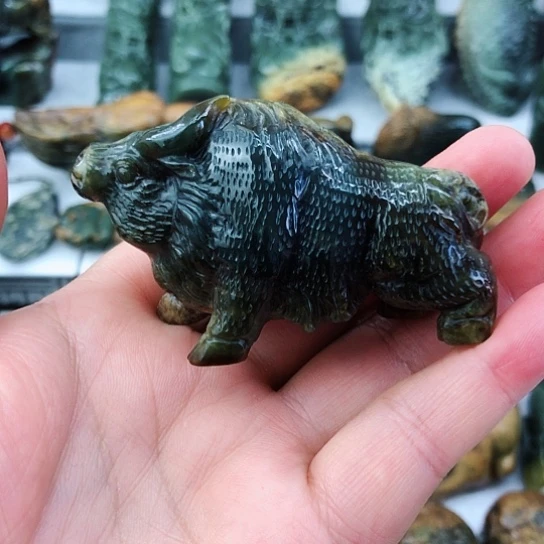 未镶嵌岫岩河磨玉（透闪石质玉）把件