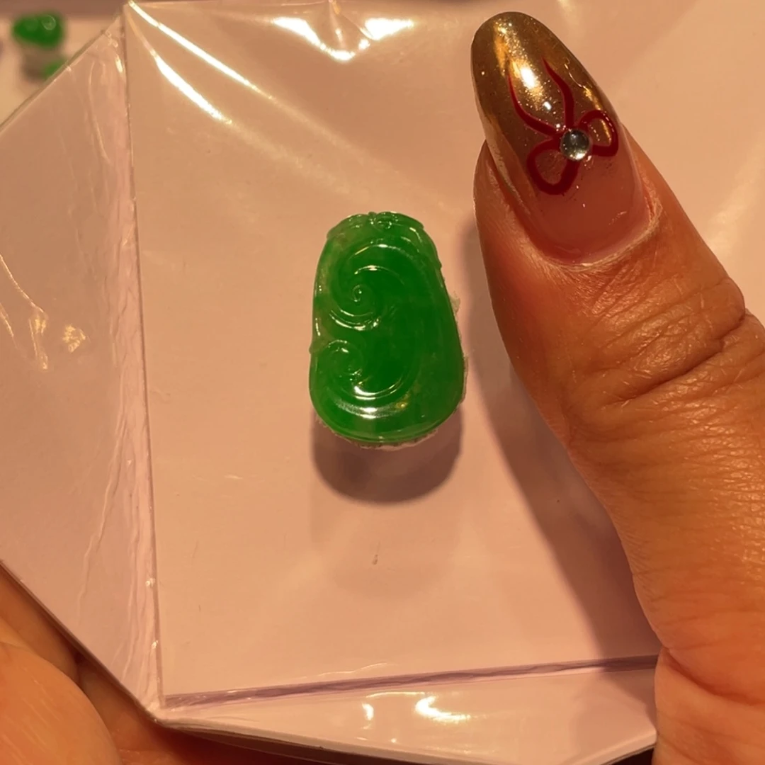 颈饰未镶嵌翡翠如意