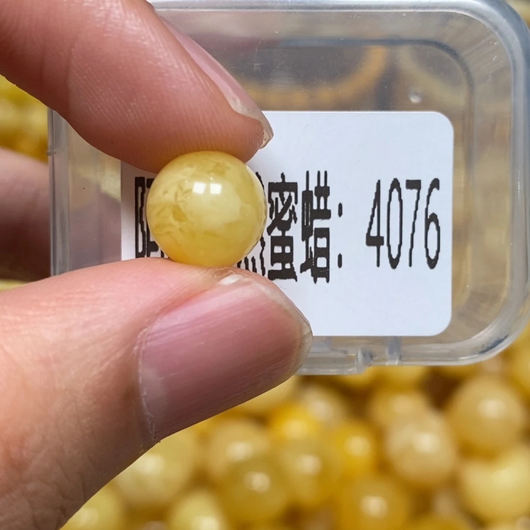 蜜蜡未镶嵌珠宝奇石4076