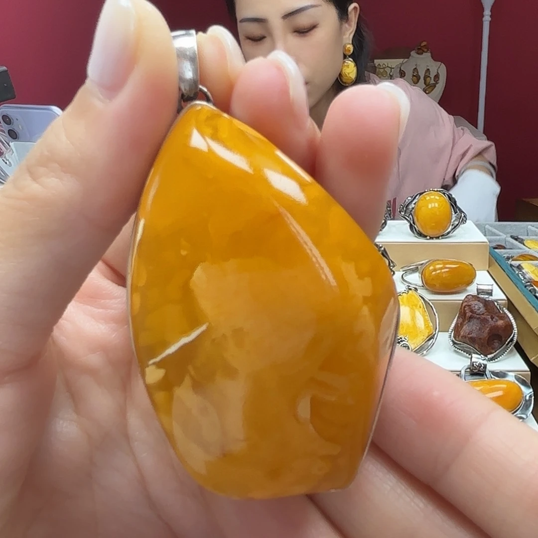 未镶嵌颈饰蜜蜡18吊坠