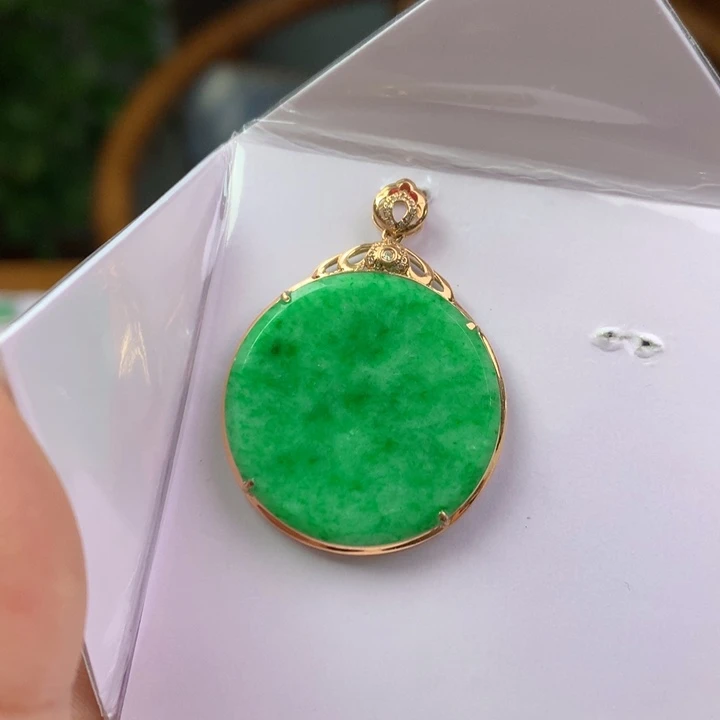 翡翠18K金镶嵌颈饰