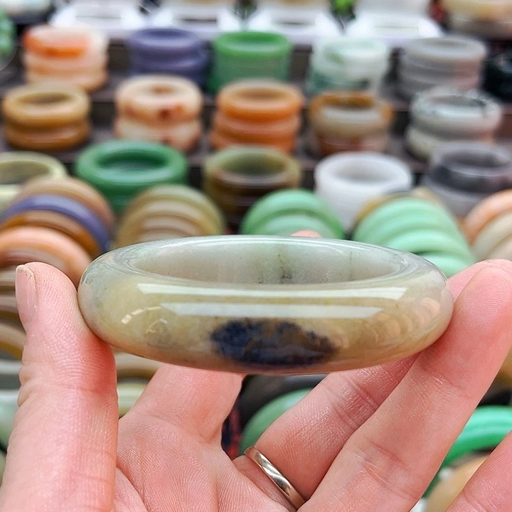 未镶嵌手镯（圆镯）石英质玉