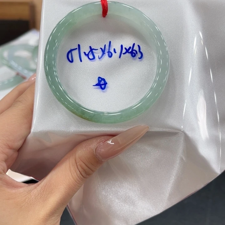 未镶嵌手镯翡翠翡翠