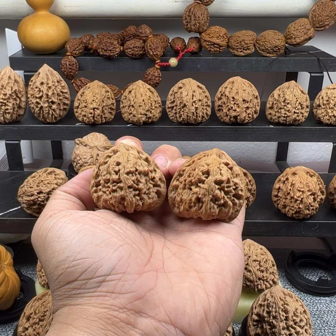 文玩核桃吊坠三角天残