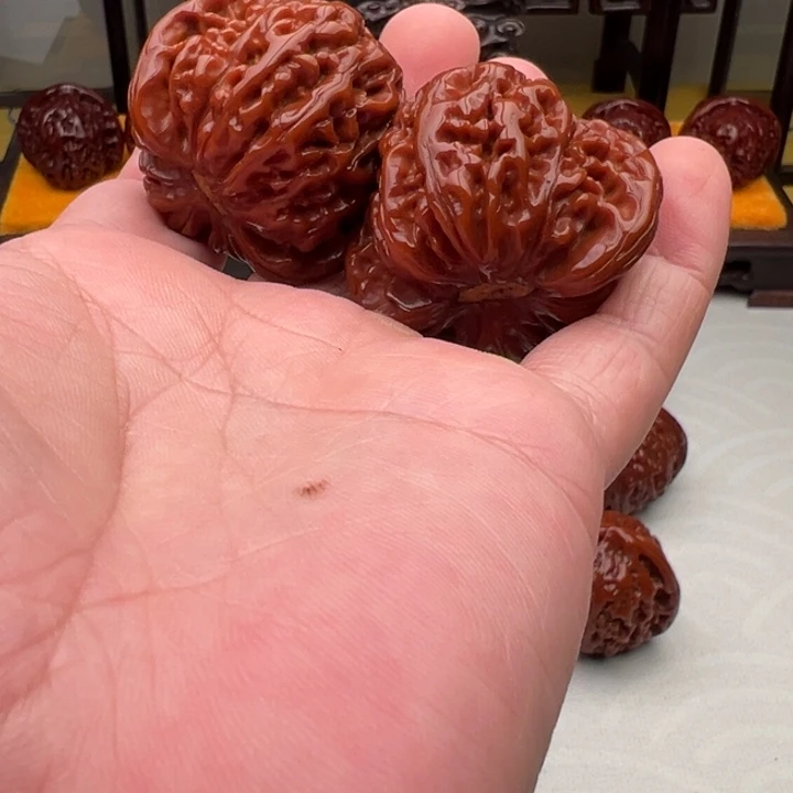 文玩核桃吊坠难**涂四座楼狮子头