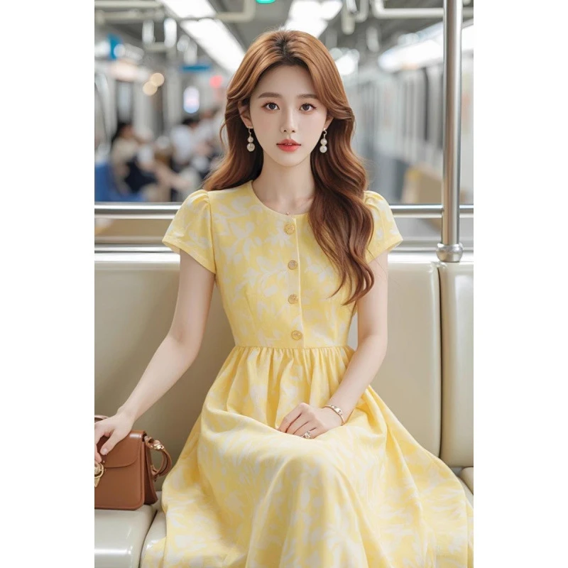 今年流行的法式赫本轻熟风长裙气质黄色印花收腰显瘦连衣裙子女夏