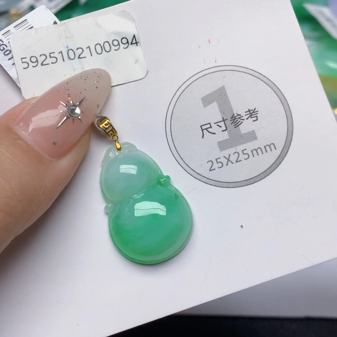 颈饰18K金镶嵌翡翠